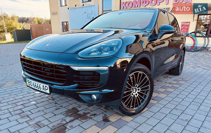 Внедорожник / Кроссовер Porsche Cayenne 2015 в Львове