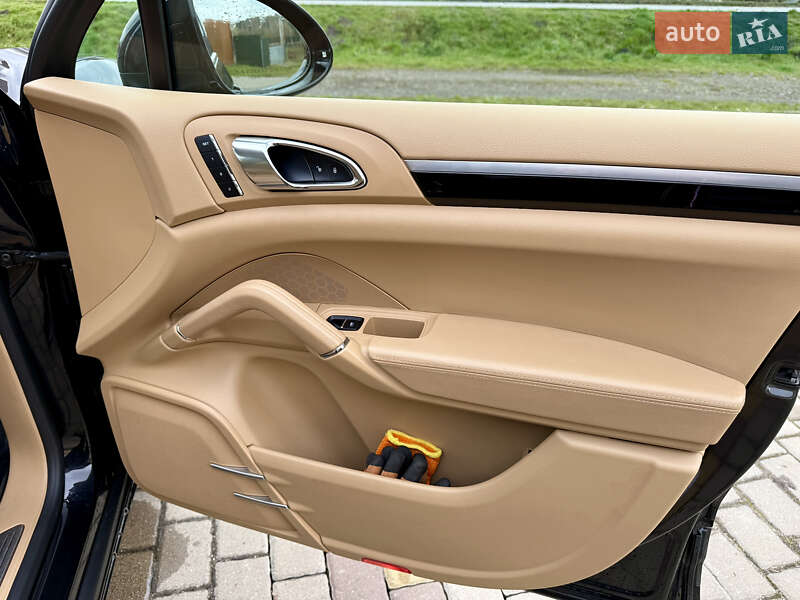 Внедорожник / Кроссовер Porsche Cayenne 2015 в Львове