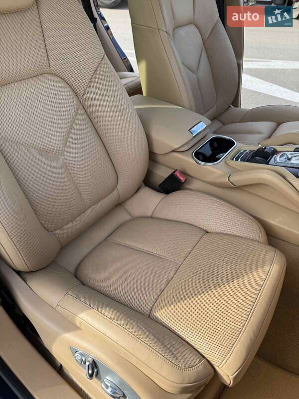 Позашляховик / Кросовер Porsche Cayenne 2013 в Одесі