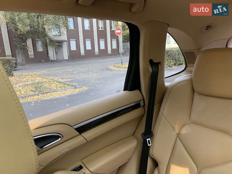 Позашляховик / Кросовер Porsche Cayenne 2011 в Кам'янському