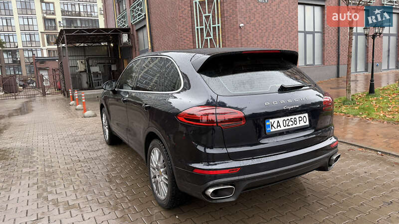 Позашляховик / Кросовер Porsche Cayenne 2016 в Києві