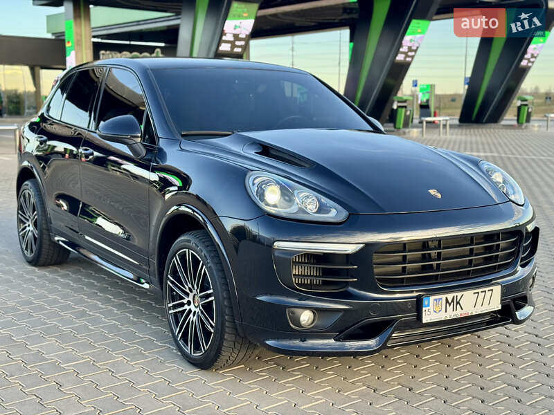 Внедорожник / Кроссовер Porsche Cayenne 2015 в Николаеве
