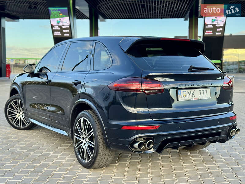 Внедорожник / Кроссовер Porsche Cayenne 2015 в Николаеве