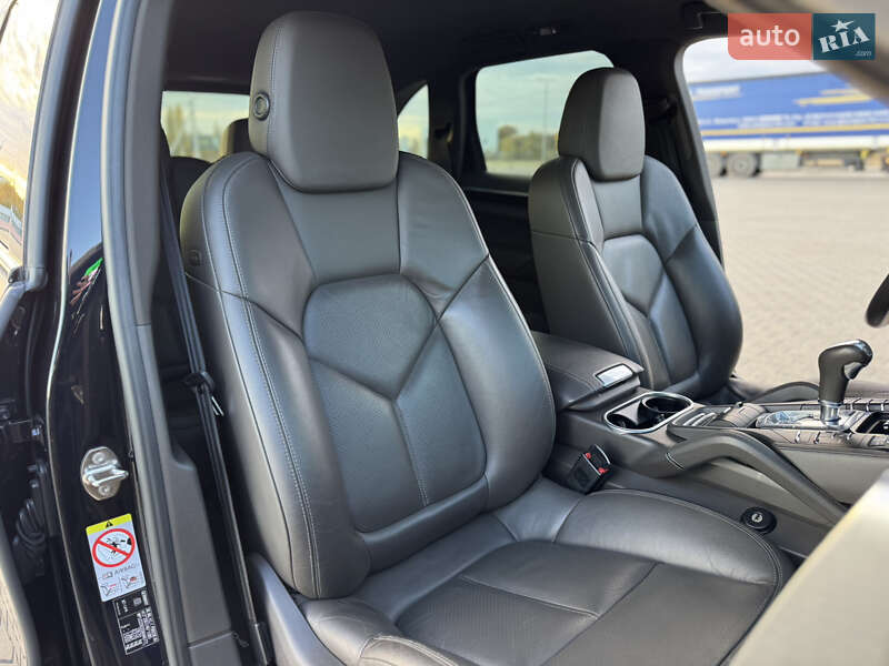 Внедорожник / Кроссовер Porsche Cayenne 2015 в Николаеве