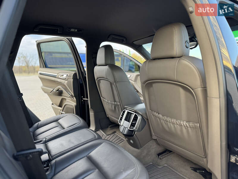 Внедорожник / Кроссовер Porsche Cayenne 2015 в Николаеве