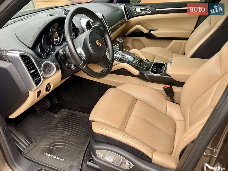 Внедорожник / Кроссовер Porsche Cayenne 2014 в Киеве