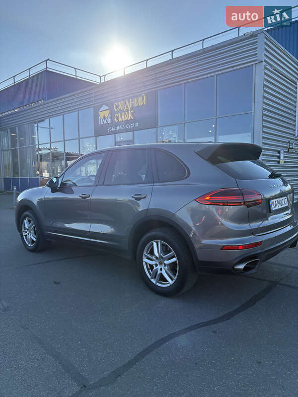 Внедорожник / Кроссовер Porsche Cayenne 2015 в Киеве
