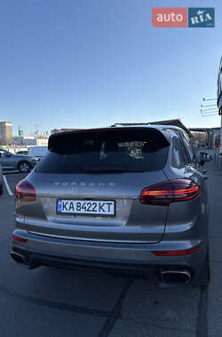 Внедорожник / Кроссовер Porsche Cayenne 2015 в Киеве