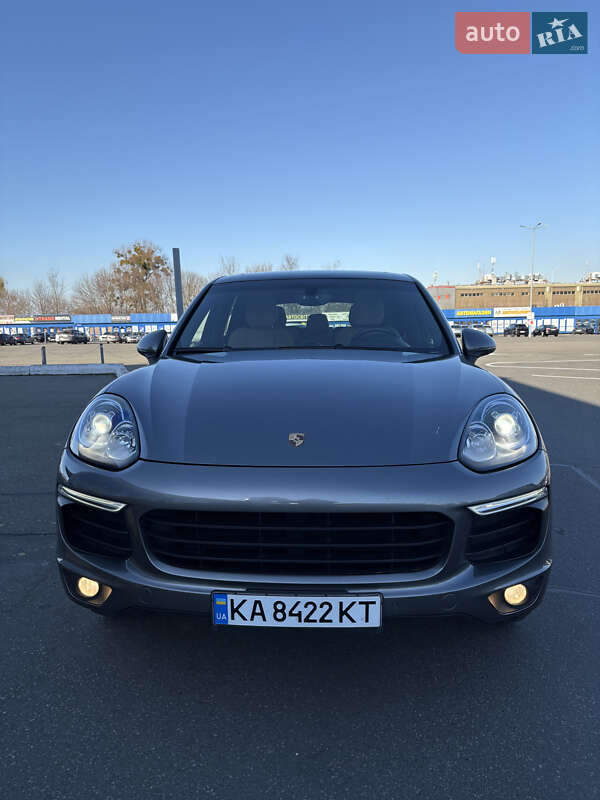 Внедорожник / Кроссовер Porsche Cayenne 2015 в Киеве