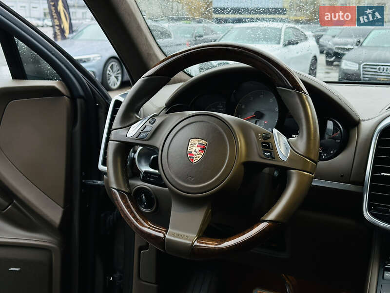 Позашляховик / Кросовер Porsche Cayenne 2012 в Харкові