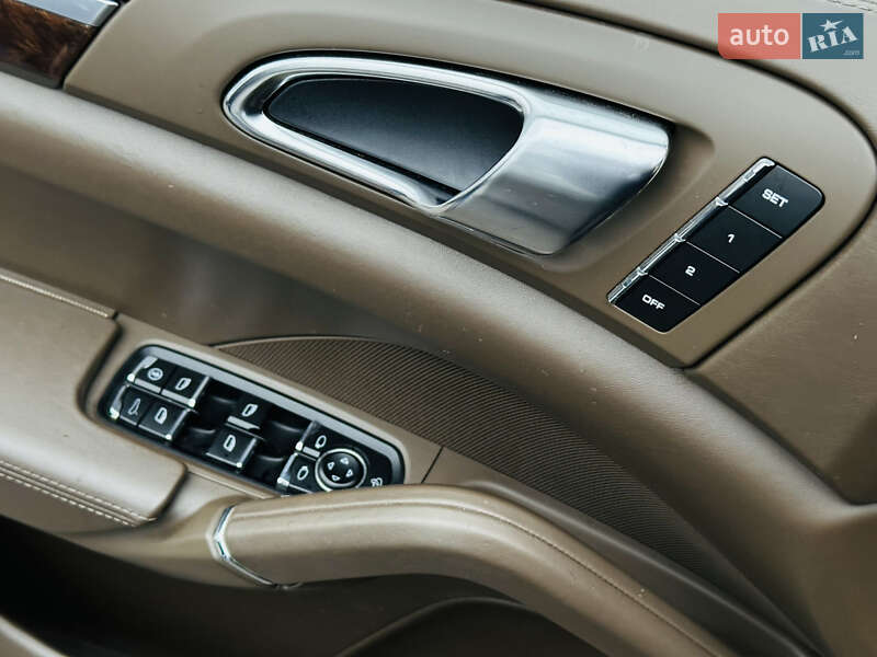 Позашляховик / Кросовер Porsche Cayenne 2012 в Харкові