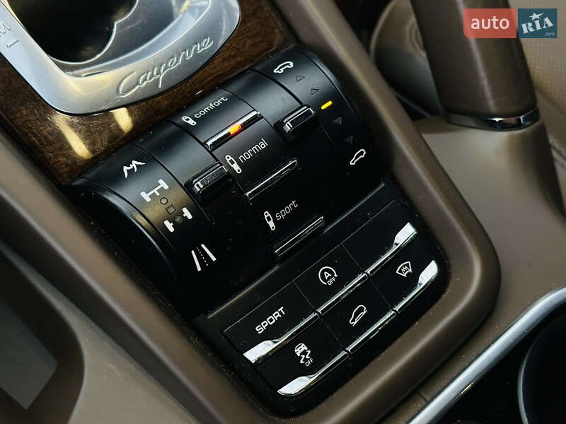 Позашляховик / Кросовер Porsche Cayenne 2012 в Харкові