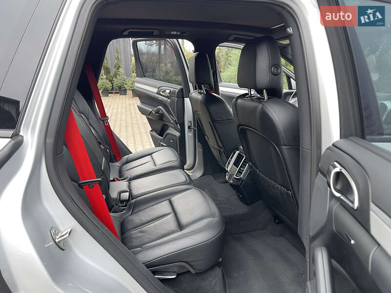 Внедорожник / Кроссовер Porsche Cayenne 2014 в Луцке