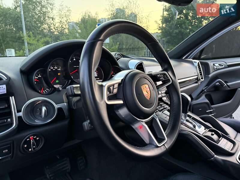 Позашляховик / Кросовер Porsche Cayenne 2017 в Дніпрі
