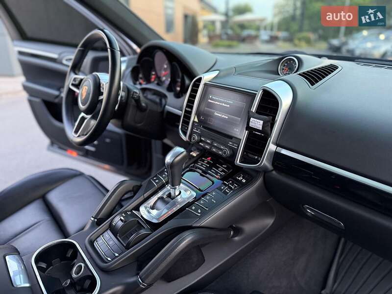 Позашляховик / Кросовер Porsche Cayenne 2017 в Дніпрі