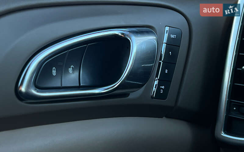 Внедорожник / Кроссовер Porsche Cayenne 2012 в Львове