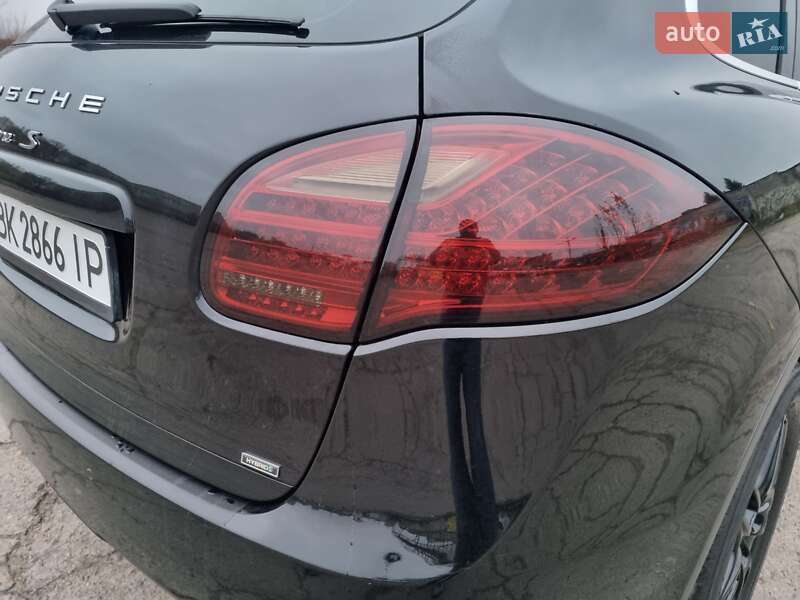 Внедорожник / Кроссовер Porsche Cayenne 2013 в Ровно