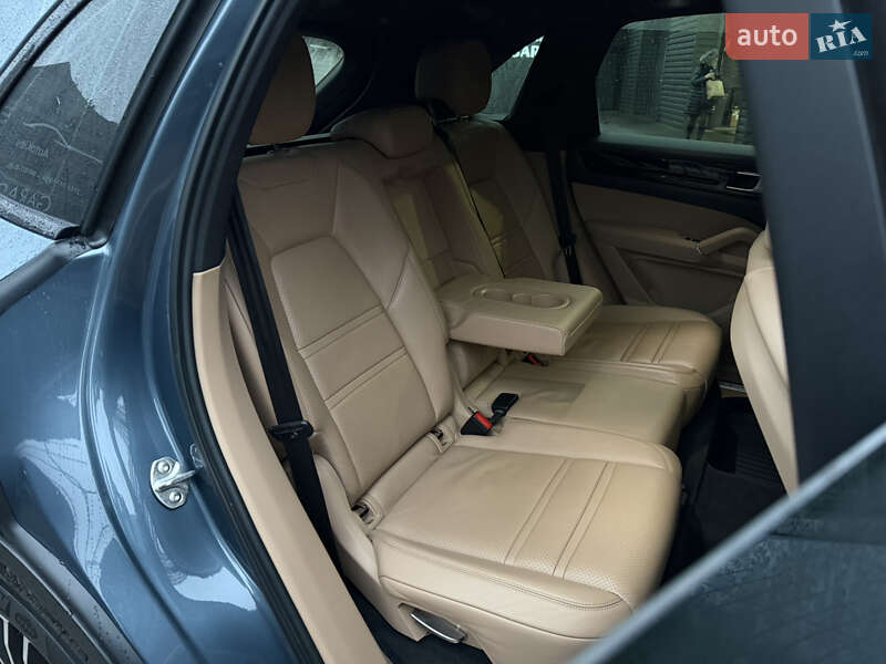 Внедорожник / Кроссовер Porsche Cayenne 2018 в Киеве