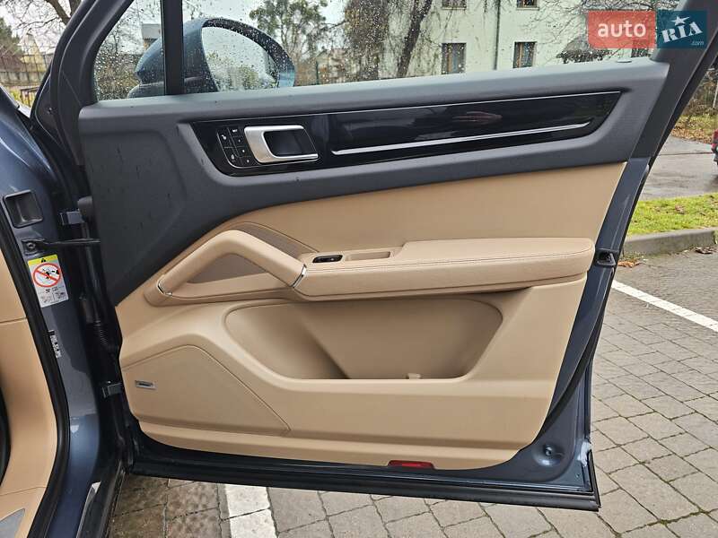 Позашляховик / Кросовер Porsche Cayenne 2018 в Києві