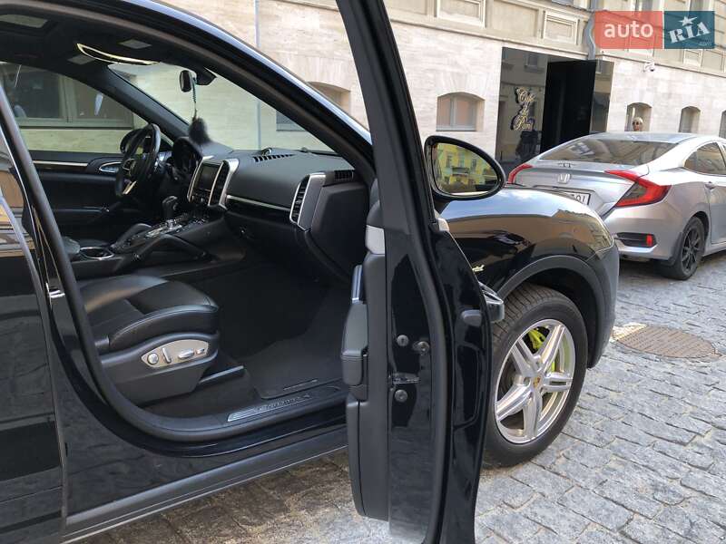 Внедорожник / Кроссовер Porsche Cayenne 2015 в Одессе