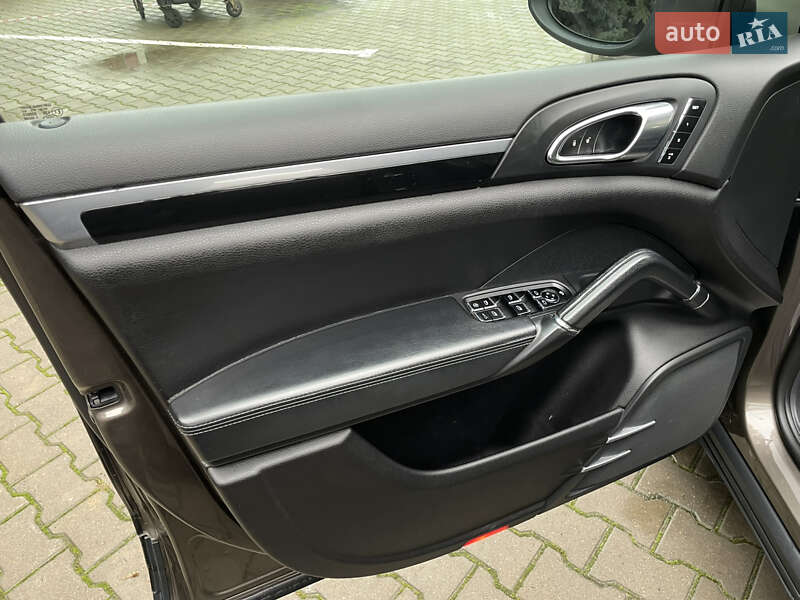 Внедорожник / Кроссовер Porsche Cayenne 2012 в Одессе