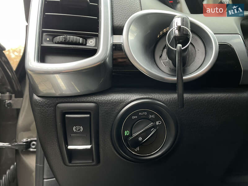 Внедорожник / Кроссовер Porsche Cayenne 2012 в Одессе