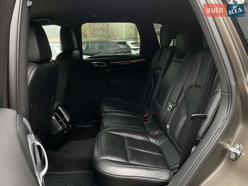 Внедорожник / Кроссовер Porsche Cayenne 2012 в Одессе