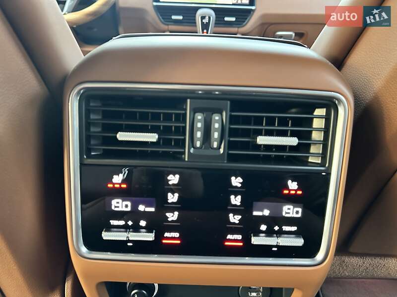 Внедорожник / Кроссовер Porsche Cayenne 2018 в Киеве