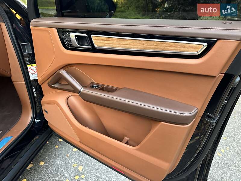 Внедорожник / Кроссовер Porsche Cayenne 2018 в Киеве