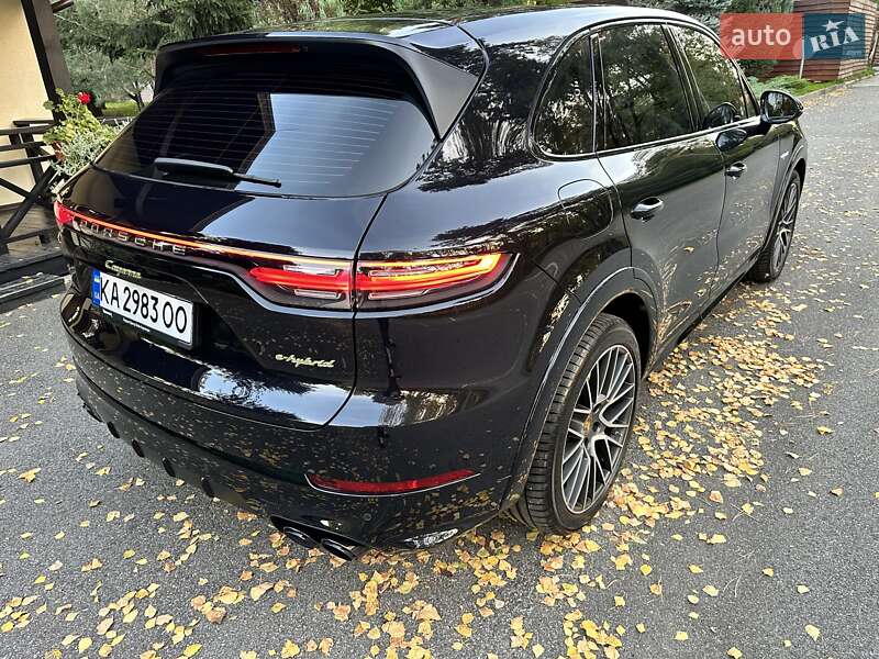 Внедорожник / Кроссовер Porsche Cayenne 2018 в Киеве