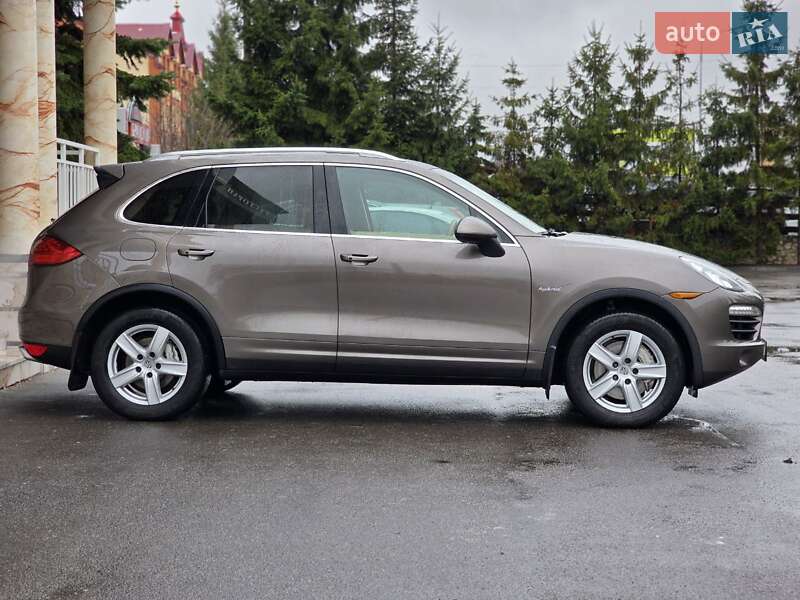 Внедорожник / Кроссовер Porsche Cayenne 2012 в Тернополе