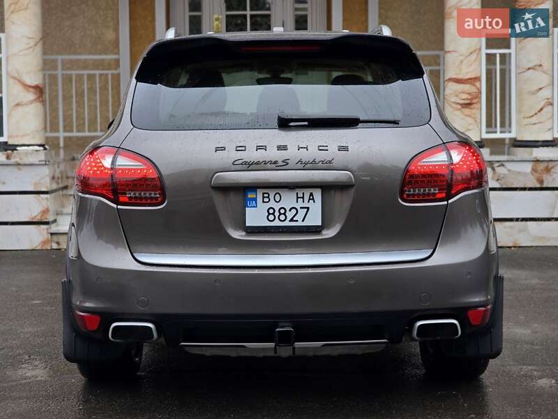 Внедорожник / Кроссовер Porsche Cayenne 2012 в Тернополе