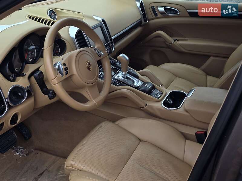 Внедорожник / Кроссовер Porsche Cayenne 2012 в Тернополе