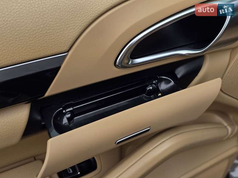 Внедорожник / Кроссовер Porsche Cayenne 2012 в Тернополе