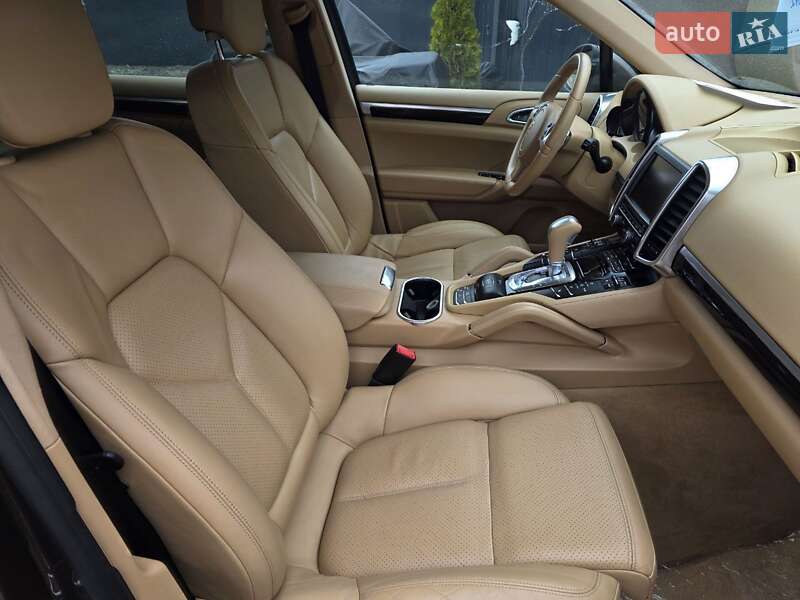Внедорожник / Кроссовер Porsche Cayenne 2012 в Тернополе
