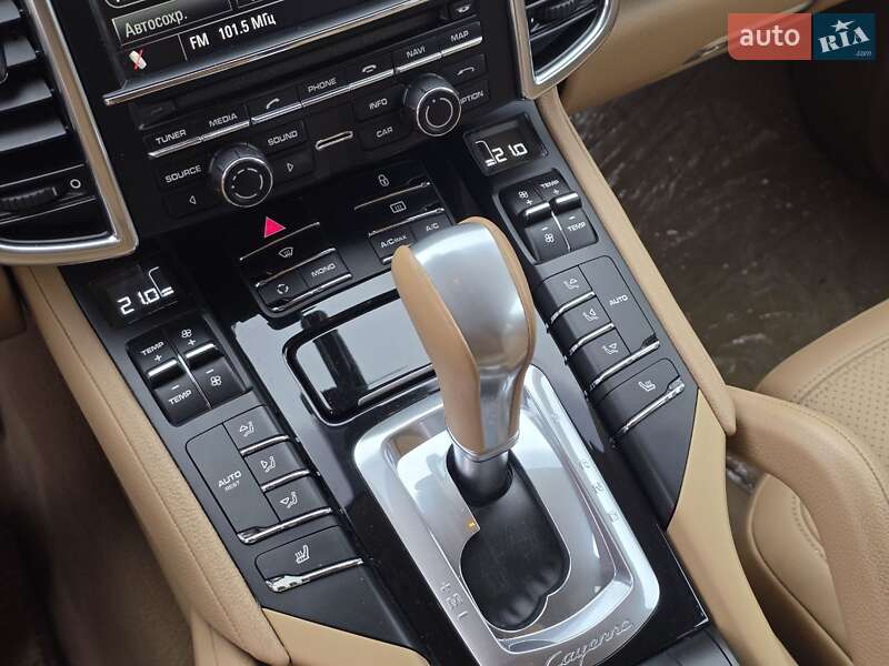 Внедорожник / Кроссовер Porsche Cayenne 2012 в Тернополе