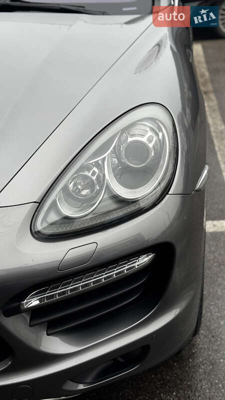 Позашляховик / Кросовер Porsche Cayenne 2010 в Києві