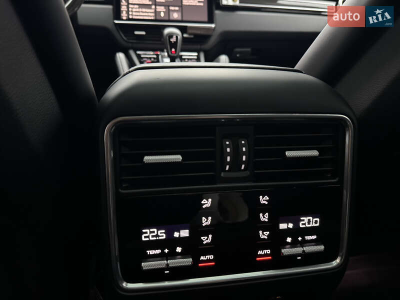 Внедорожник / Кроссовер Porsche Cayenne 2018 в Тернополе