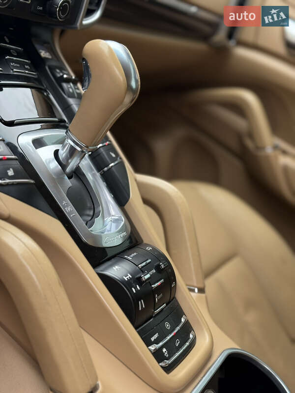 Позашляховик / Кросовер Porsche Cayenne 2012 в Самборі