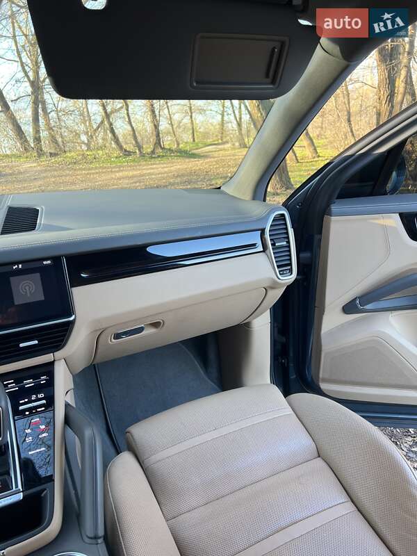 Позашляховик / Кросовер Porsche Cayenne 2019 в Києві