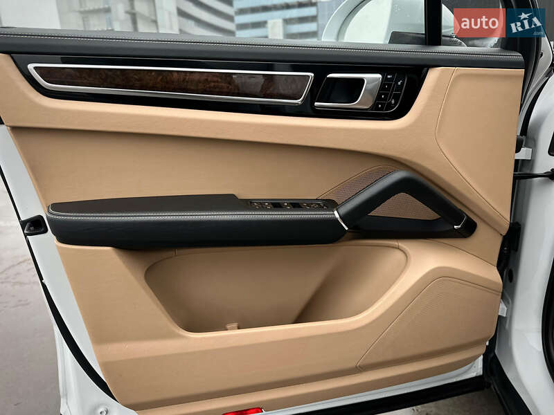 Внедорожник / Кроссовер Porsche Cayenne 2017 в Киеве