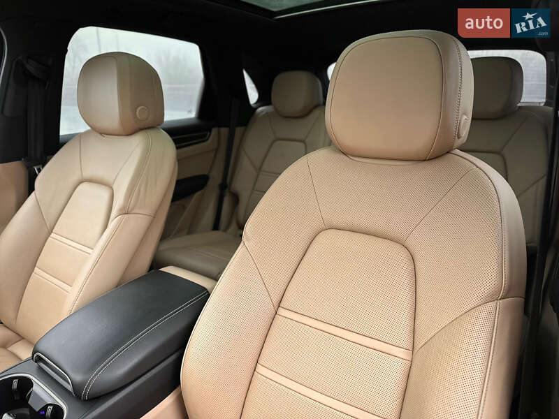 Внедорожник / Кроссовер Porsche Cayenne 2017 в Киеве