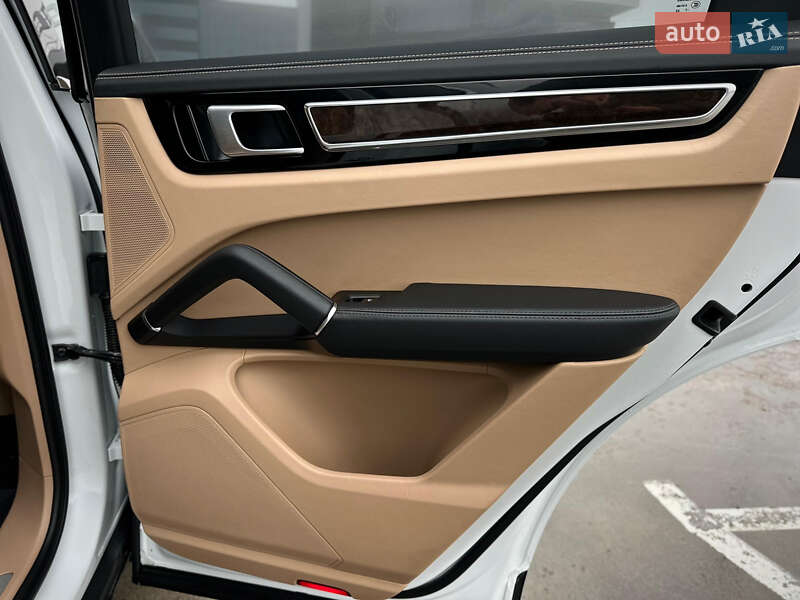 Внедорожник / Кроссовер Porsche Cayenne 2017 в Киеве