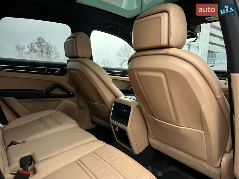 Внедорожник / Кроссовер Porsche Cayenne 2017 в Киеве