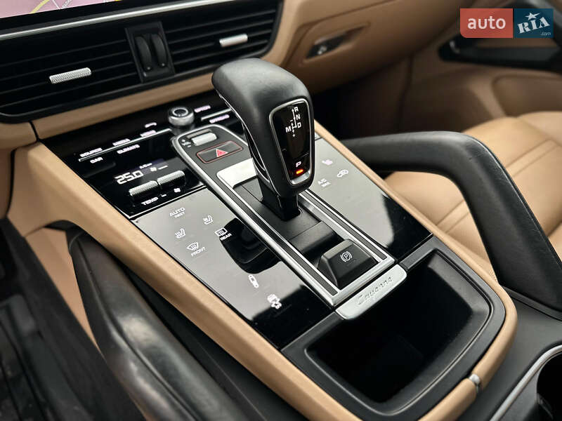 Внедорожник / Кроссовер Porsche Cayenne 2017 в Киеве