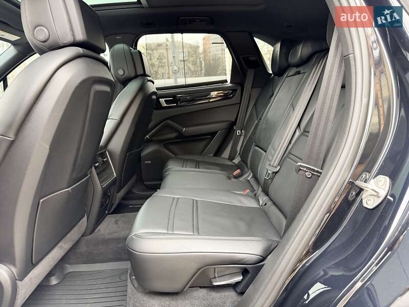 Позашляховик / Кросовер Porsche Cayenne 2019 в Києві