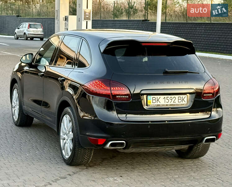 Внедорожник / Кроссовер Porsche Cayenne 2011 в Ровно