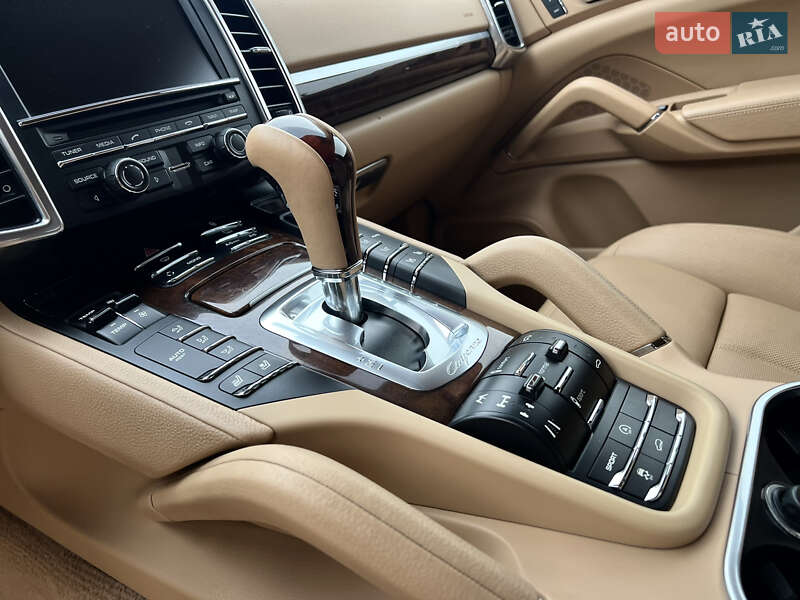 Внедорожник / Кроссовер Porsche Cayenne 2012 в Днепре