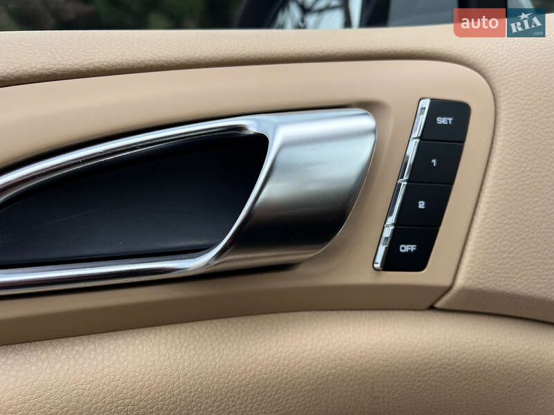 Внедорожник / Кроссовер Porsche Cayenne 2012 в Днепре