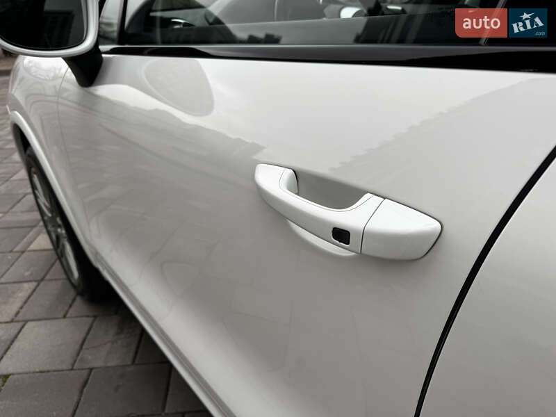 Внедорожник / Кроссовер Porsche Cayenne 2017 в Киеве